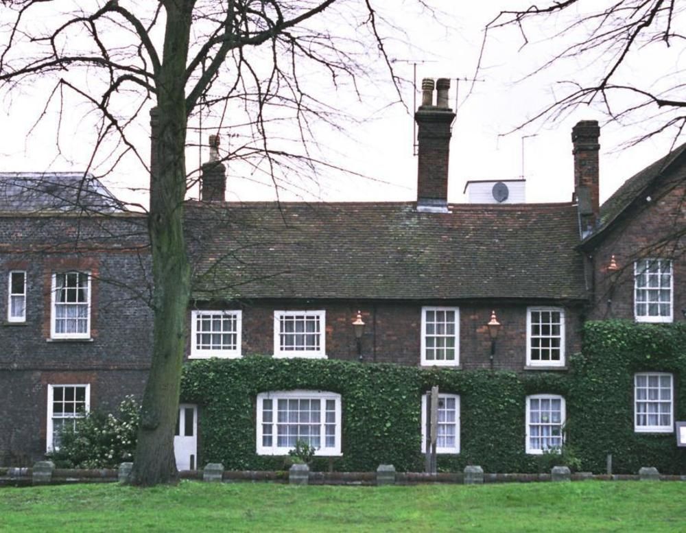 The Old Palace Lodge Dunstable Exterior photo