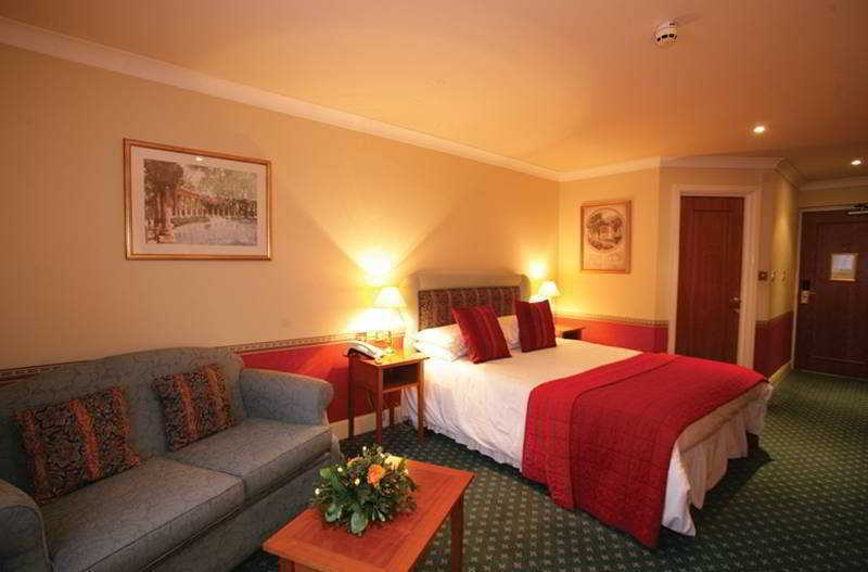 The Old Palace Lodge Dunstable Room photo